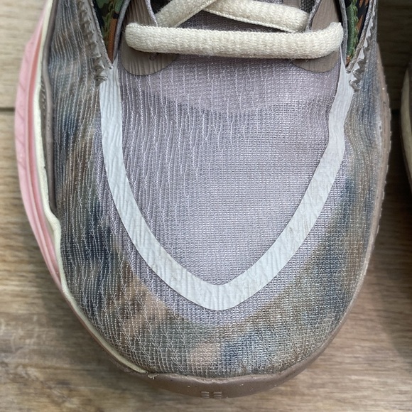 Nike | Kyrie Leopard Camo‎ | Sneakers - Picture 9 of 16